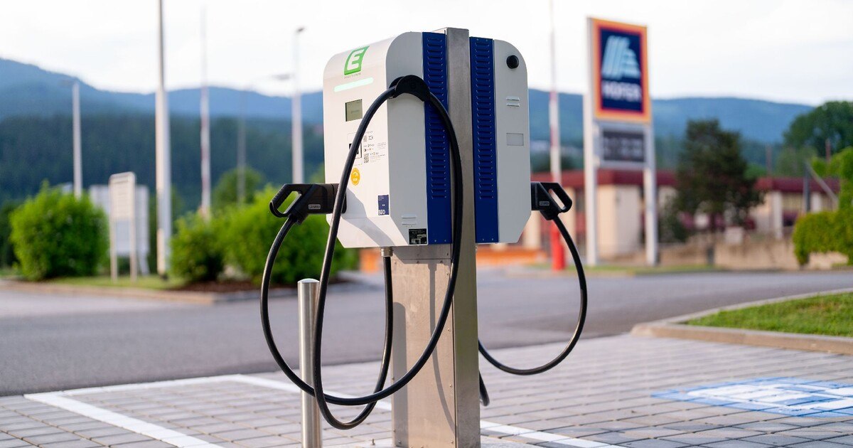 Strom tanken beim Einkaufen