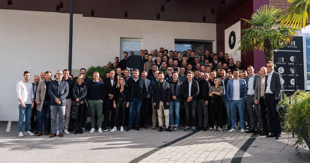 Verkaufsteam auf der Schulbank