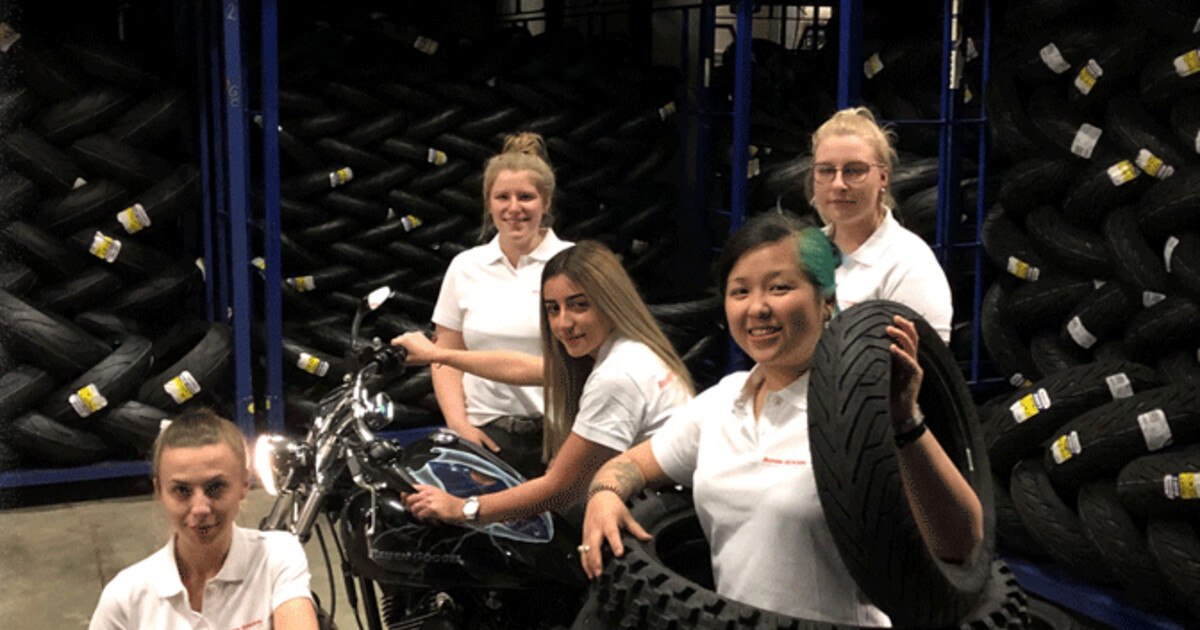 Moto-Reifen drehen sich schneller zum Handel