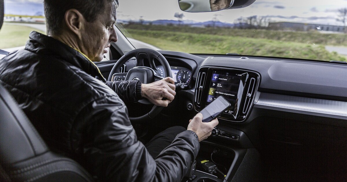 Ablenkung große Gefahr im Verkehr