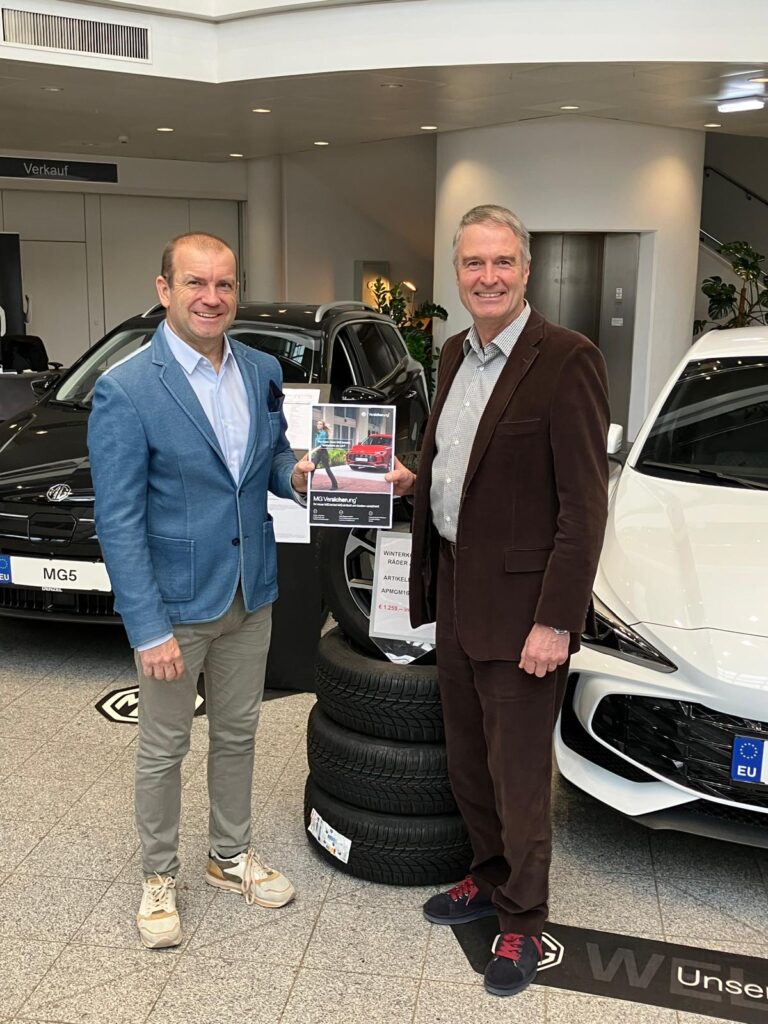 Copyright: Garanta / BU: Alexander Struckl (Managing Director MG Motor Austria) und Hans Günther Löckinger (Geschäftsführer der GÖVD GARANTA Österreich Vermittlungsdienst Ges.m.b.H.) (v.l.) freuen sich über die gelungene Kooperation.