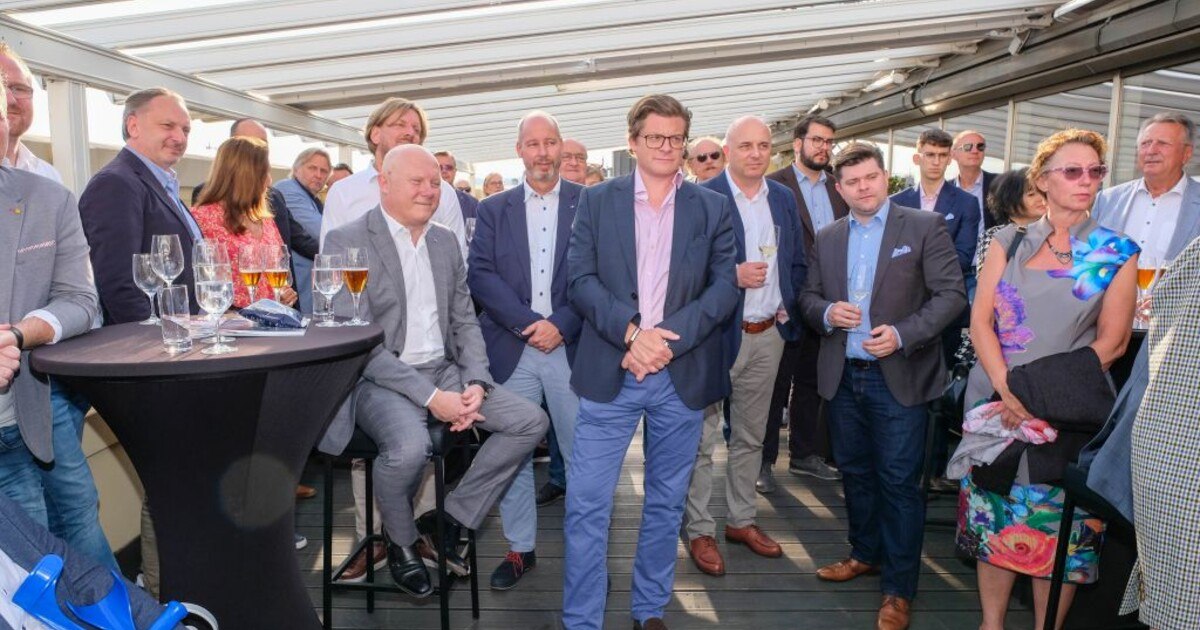 Kfz-Branche feiert über den Dächern von Wien