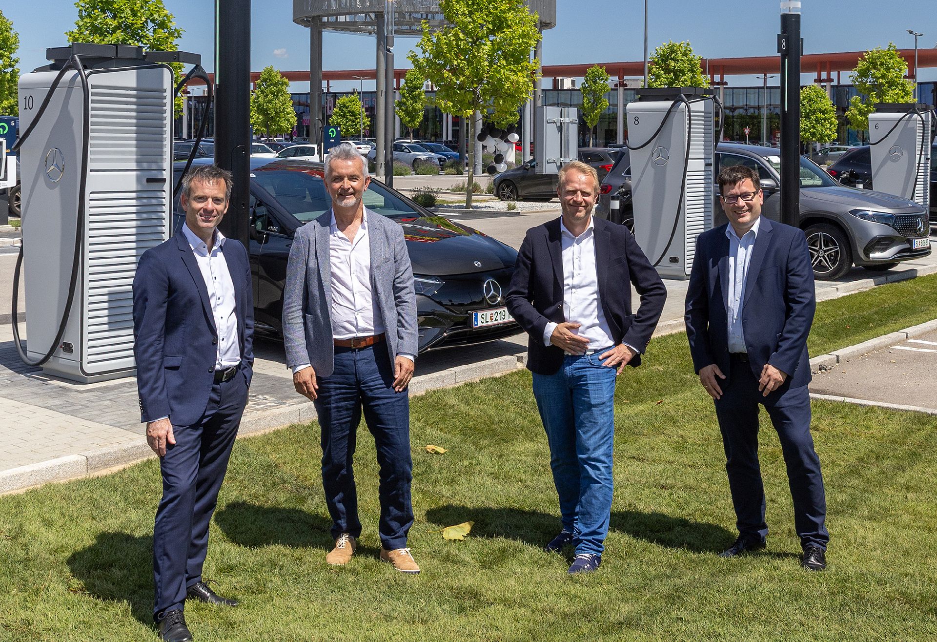 Mercedes startet eigenes Ladenetz